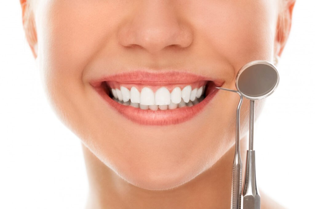 dentist with smile e1699390146520